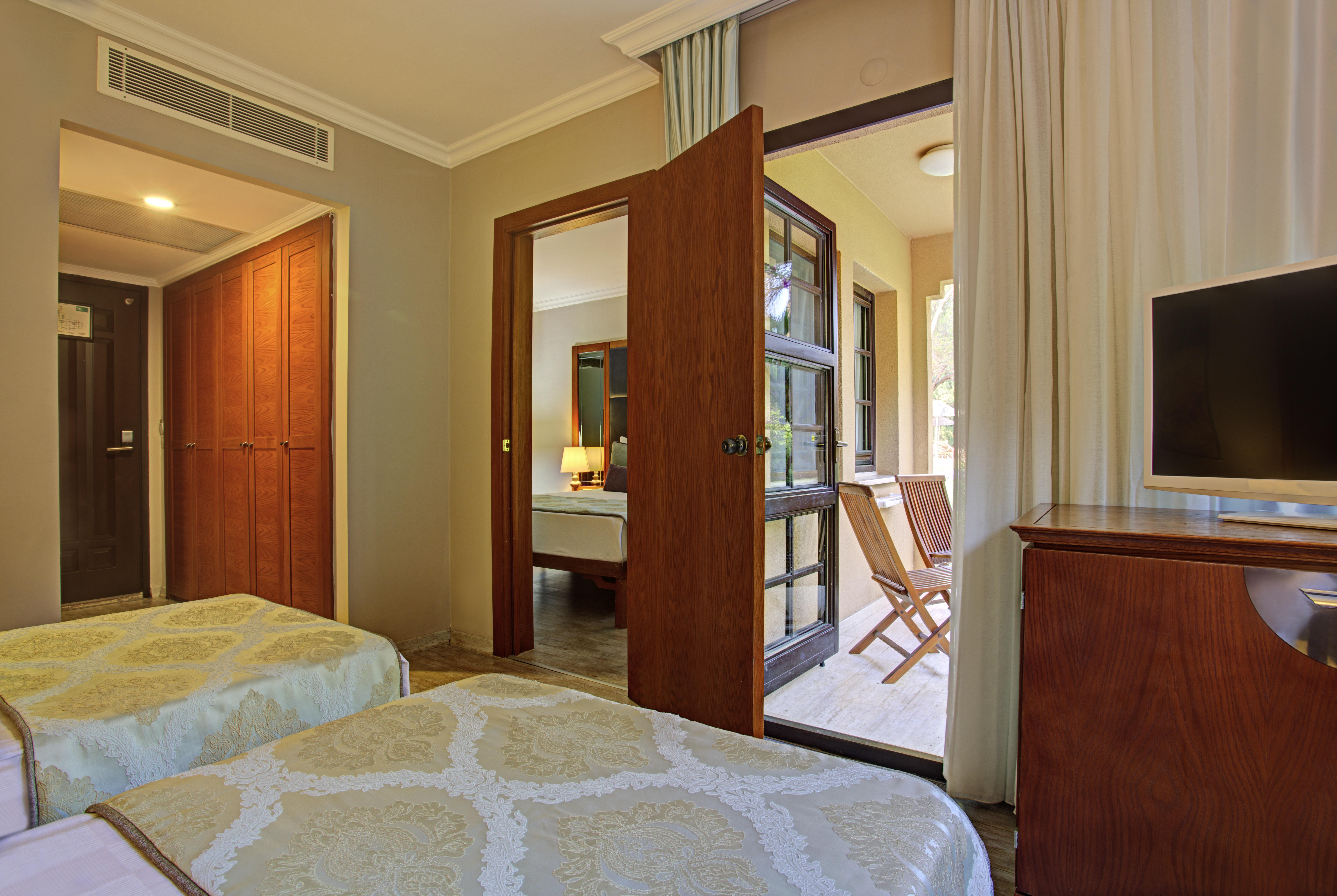 Asteria Family Resort Belek アンタルヤ エクステリア 写真 A room at the hotel