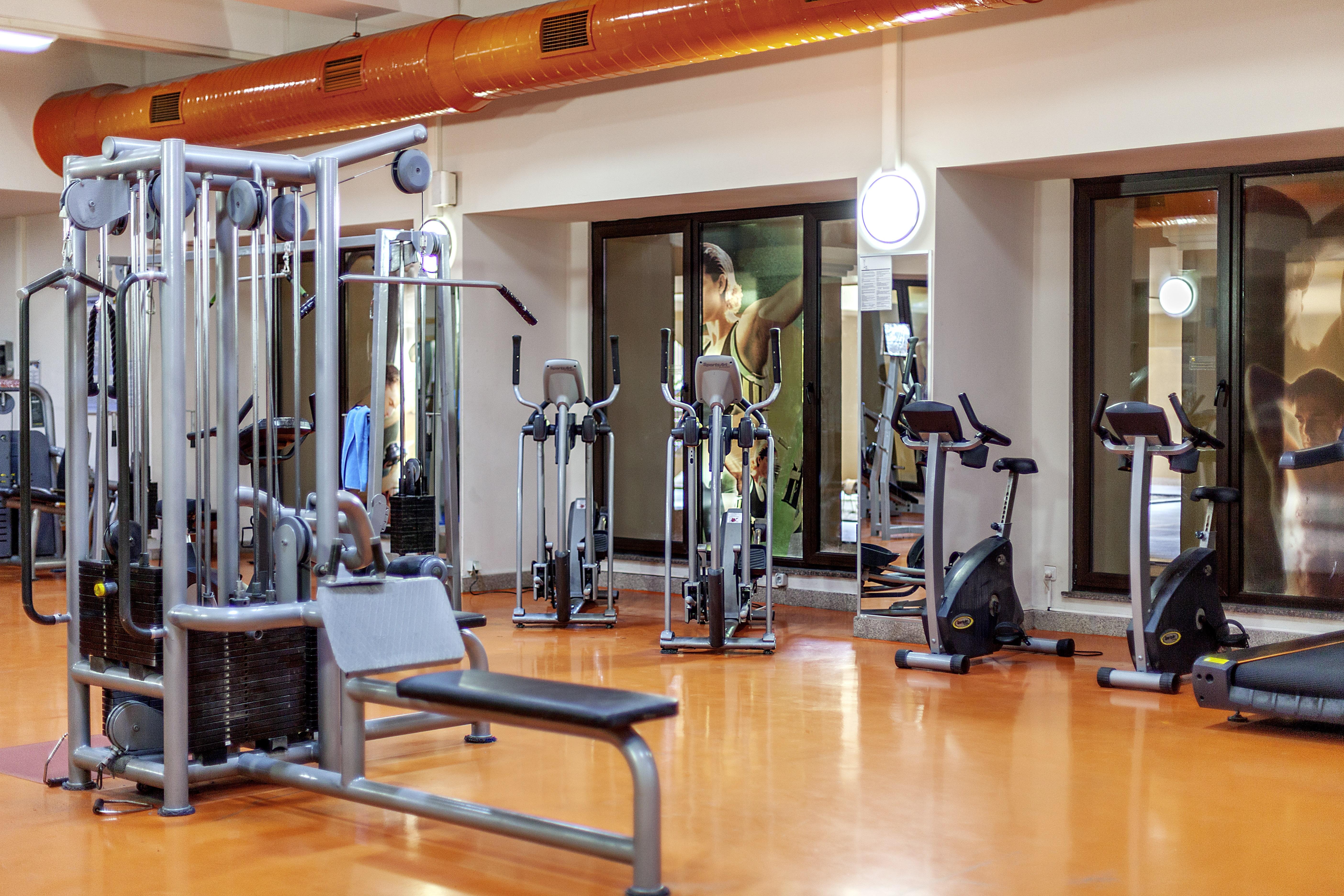 Asteria Family Resort Belek アンタルヤ エクステリア 写真 A gym in a hotel