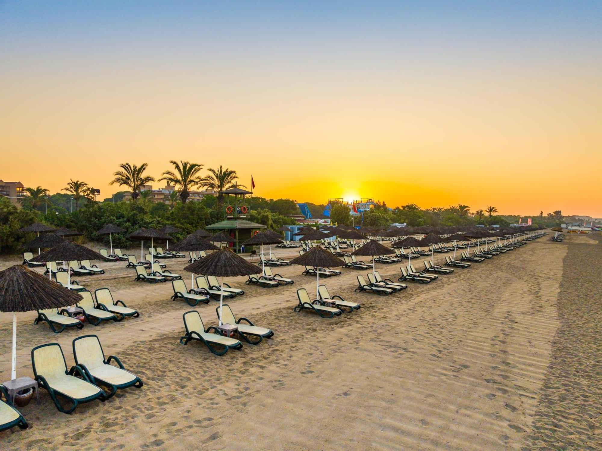 Asteria Family Resort Belek アンタルヤ エクステリア 写真 Sunset at the beach
