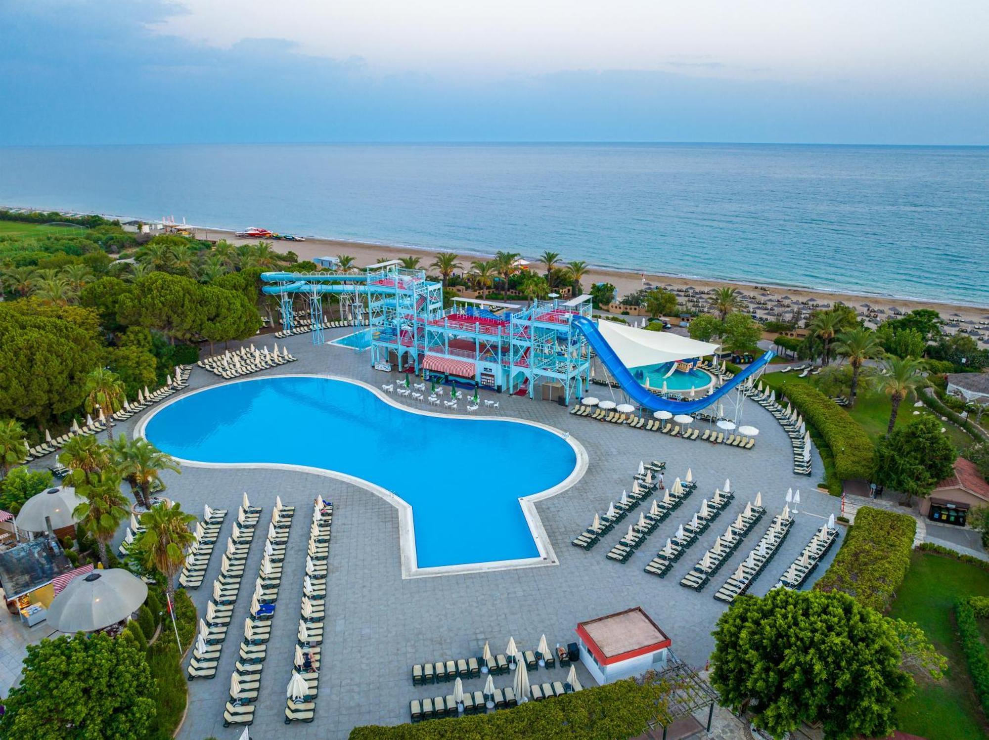 Asteria Family Resort Belek アンタルヤ エクステリア 写真 Aerial view of the water park