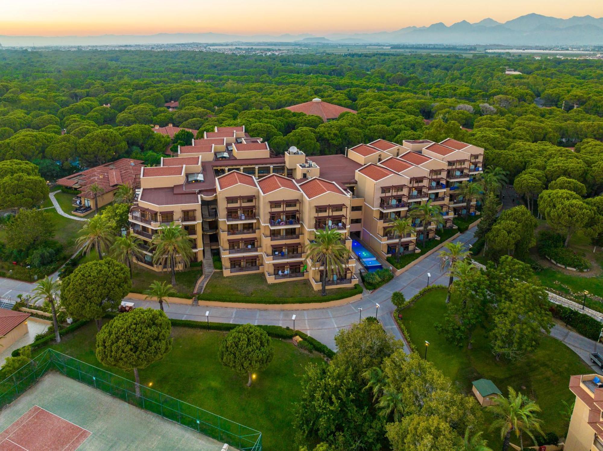 Asteria Family Resort Belek アンタルヤ エクステリア 写真 Aerial view of the resort