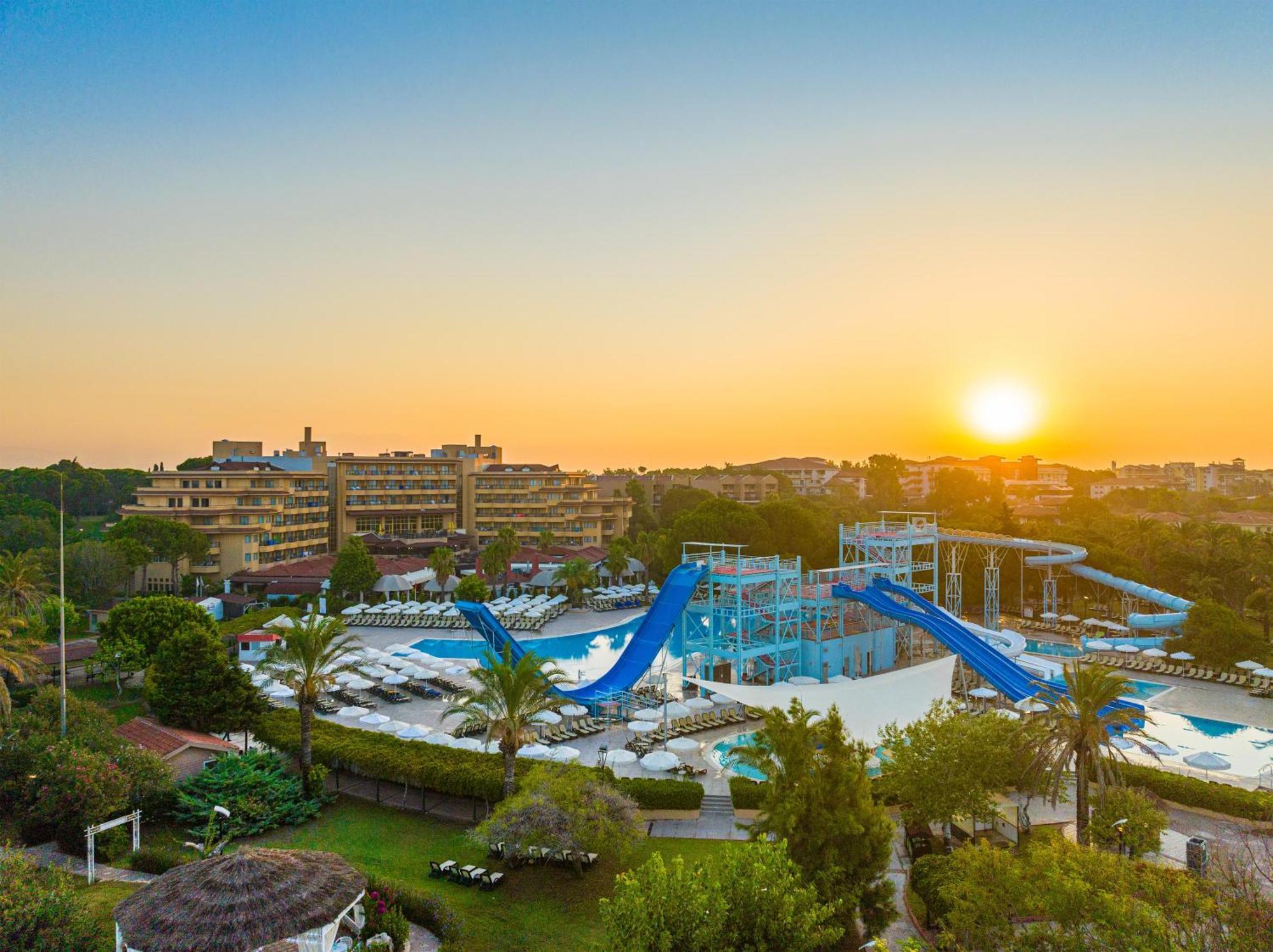 Asteria Family Resort Belek アンタルヤ エクステリア 写真 Sunset at the water park