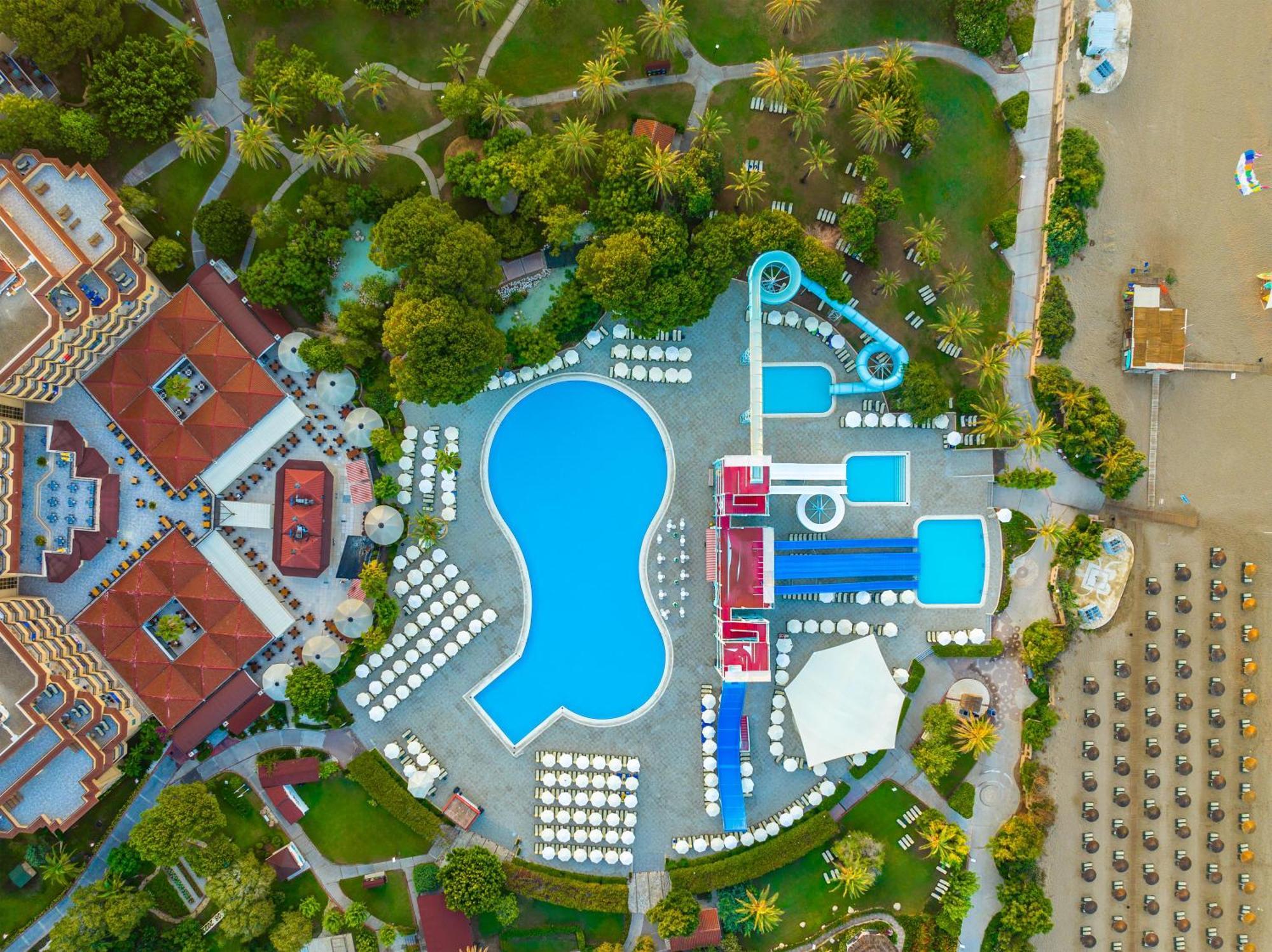 Asteria Family Resort Belek アンタルヤ エクステリア 写真 Aerial view of the water park