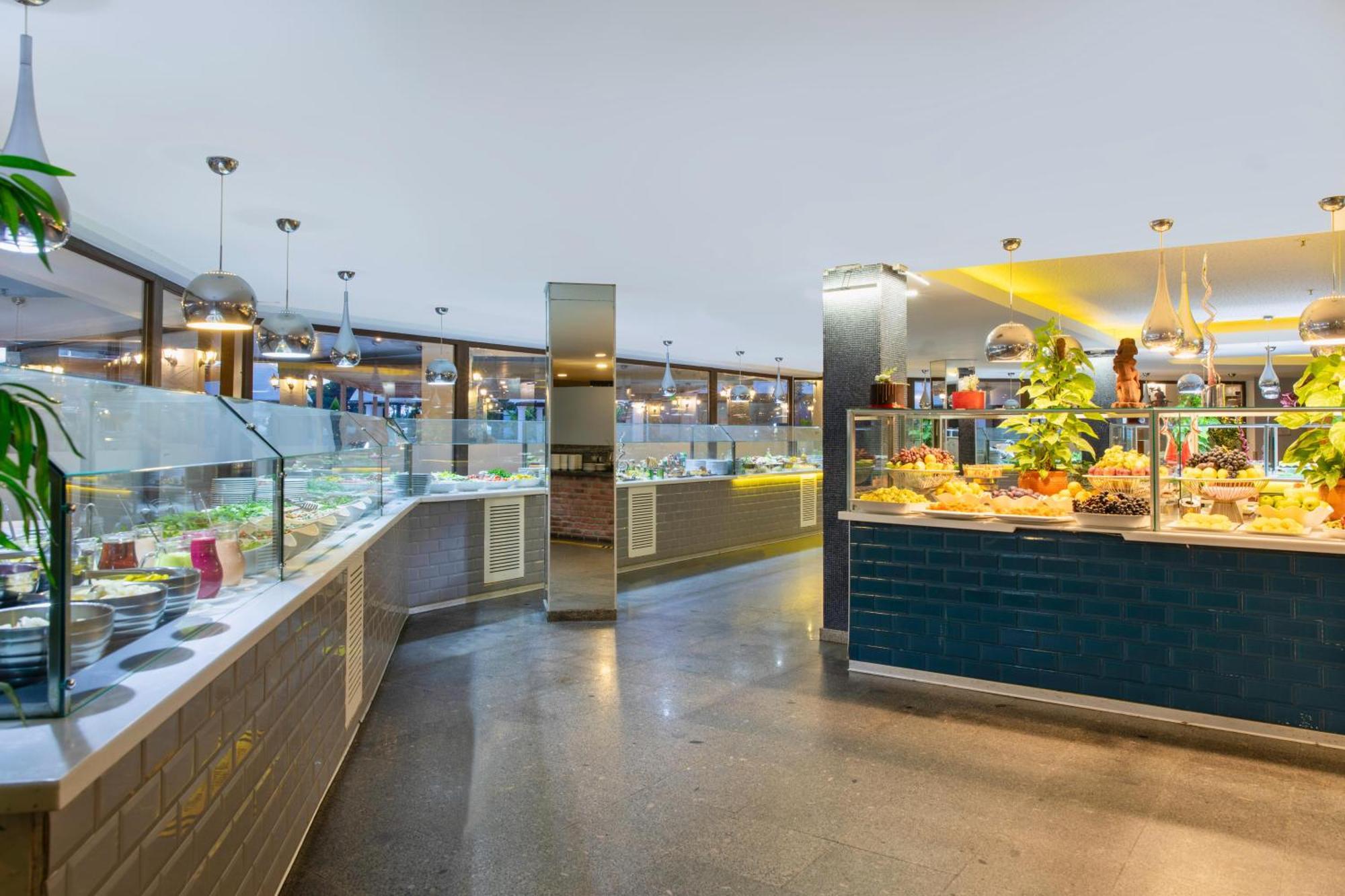 Asteria Family Resort Belek アンタルヤ エクステリア 写真 The buffet at the airport