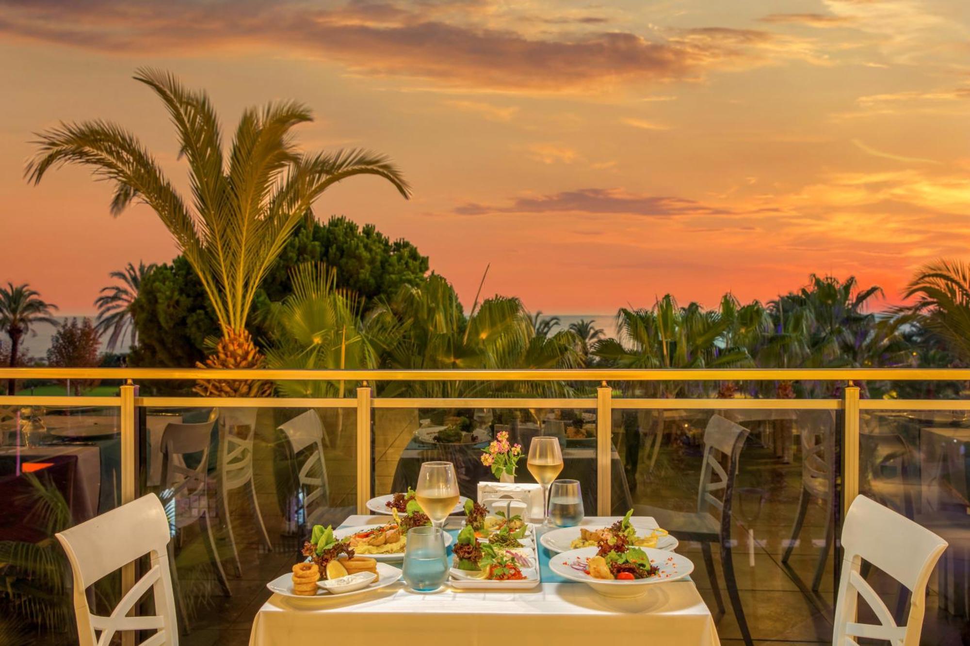 Asteria Family Resort Belek アンタルヤ エクステリア 写真 Sunset at the hotel