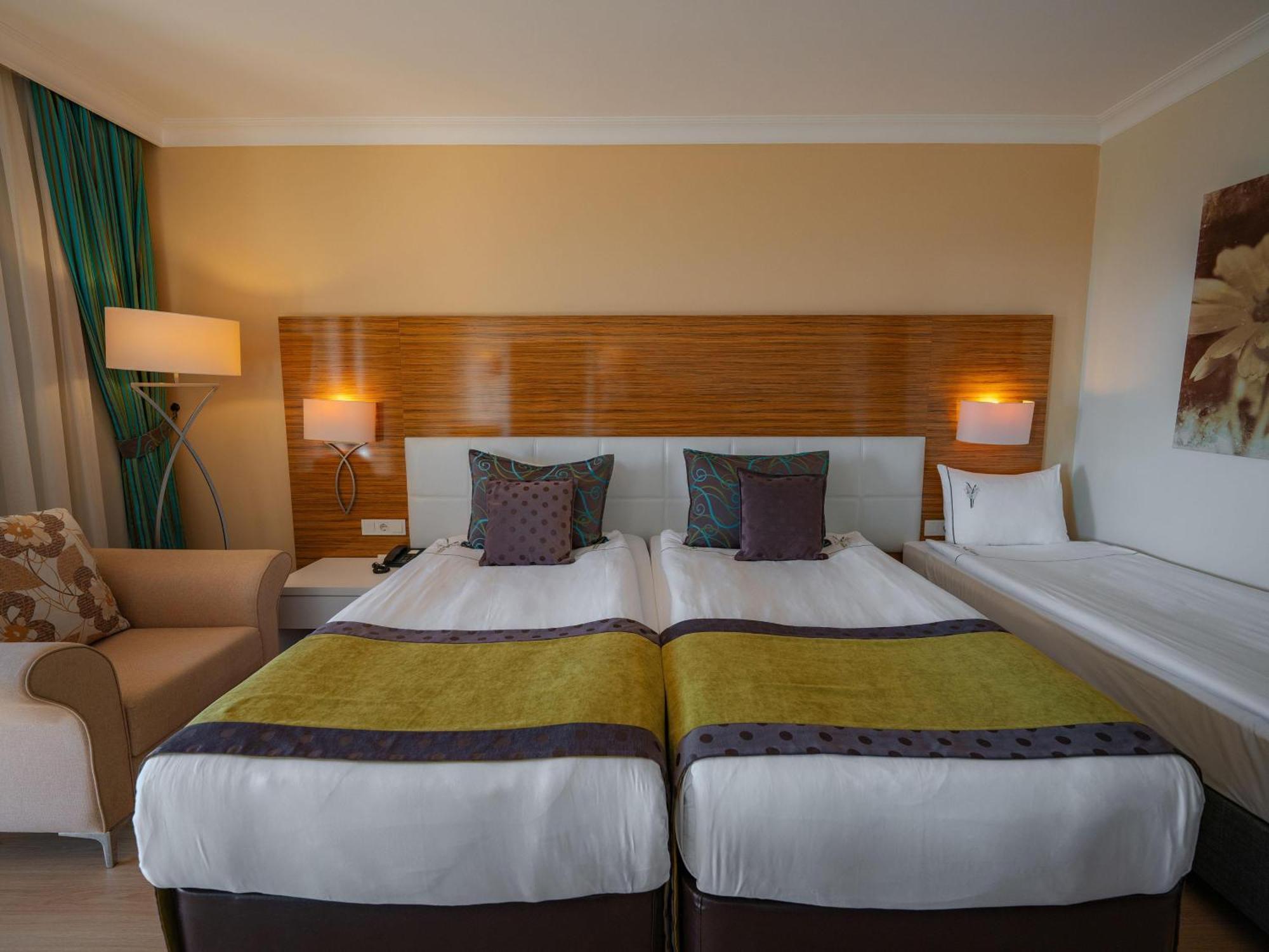 Asteria Family Resort Belek アンタルヤ エクステリア 写真 A room at the hotel